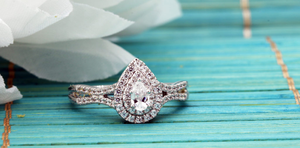 pear-shaped engagement ring