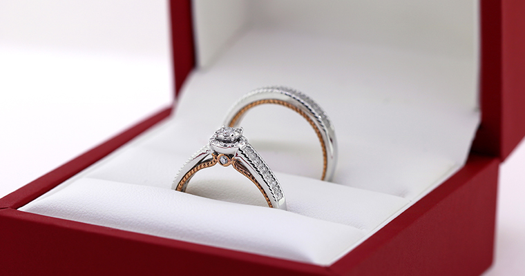 Matching wedding ring by my trio rings in the Little Red Box (02)