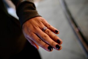 paramount engagement ring Miori & Gabriel_02